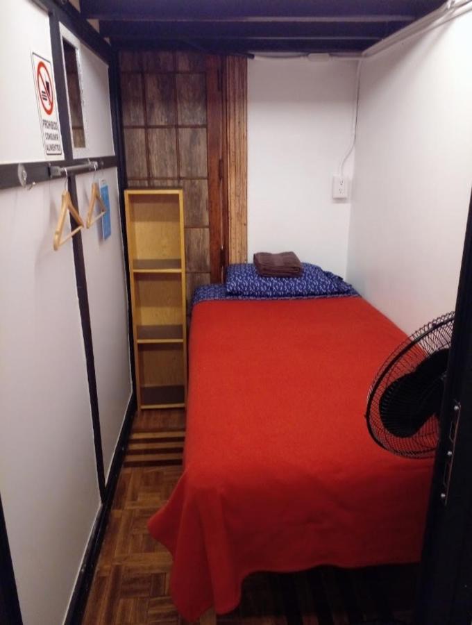 Dormitorio-capsula. * Cidade do México